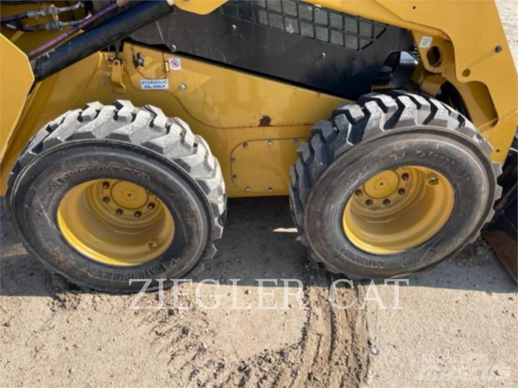 CAT 242D3 Skid steer loderler
