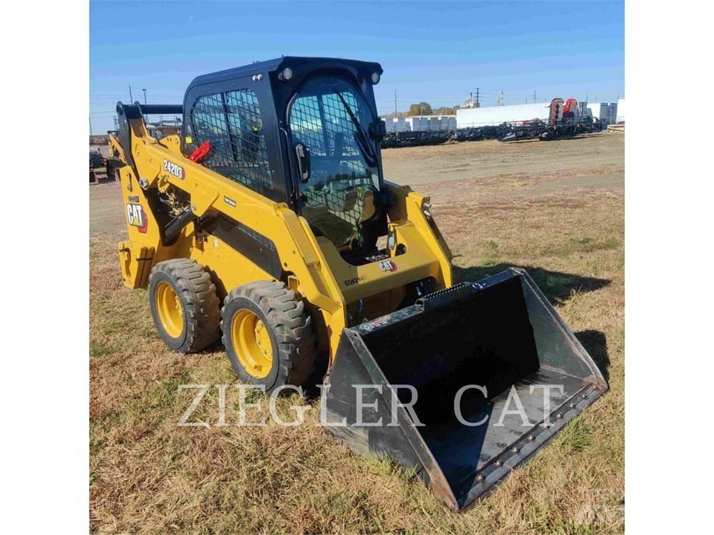 CAT 242D3 Skid steer loderler
