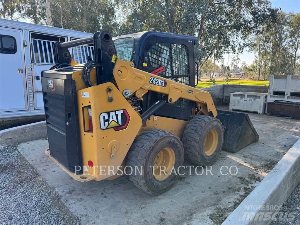 CAT 242D3 Skid steer loderler