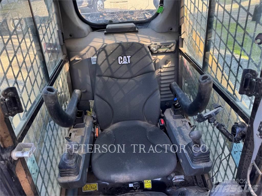 CAT 242D3 Skid steer loderler
