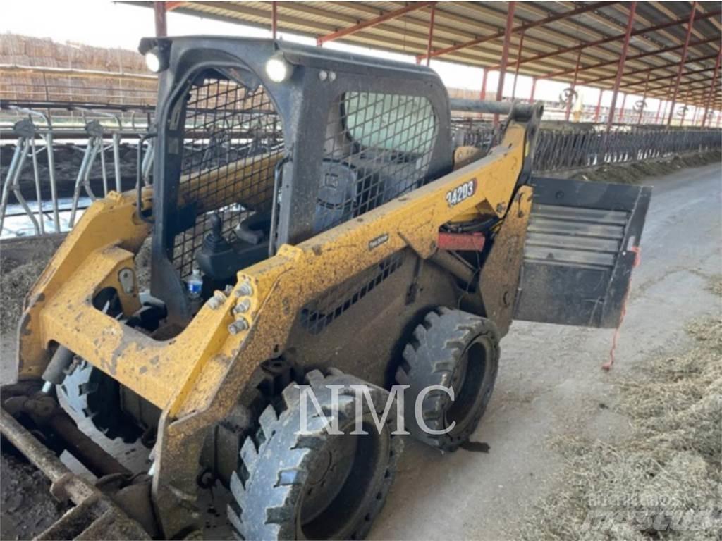 CAT 242D3 Skid steer loderler