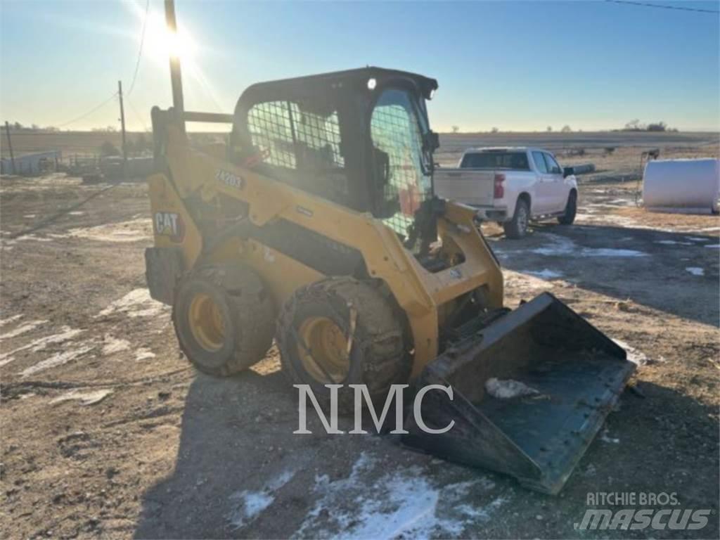 CAT 242D3 Skid steer loderler