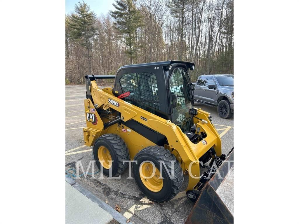 CAT 242D3 Skid steer loderler