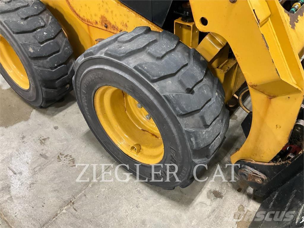 CAT 242D3 Skid steer loderler