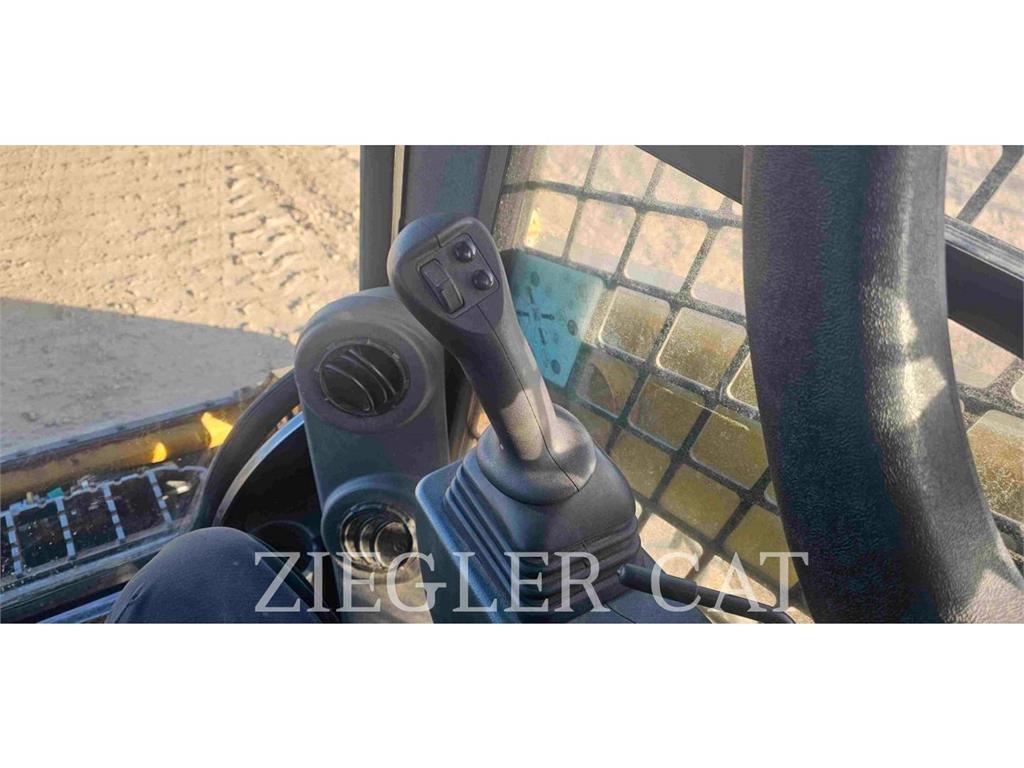 CAT 242D3 Skid steer loderler