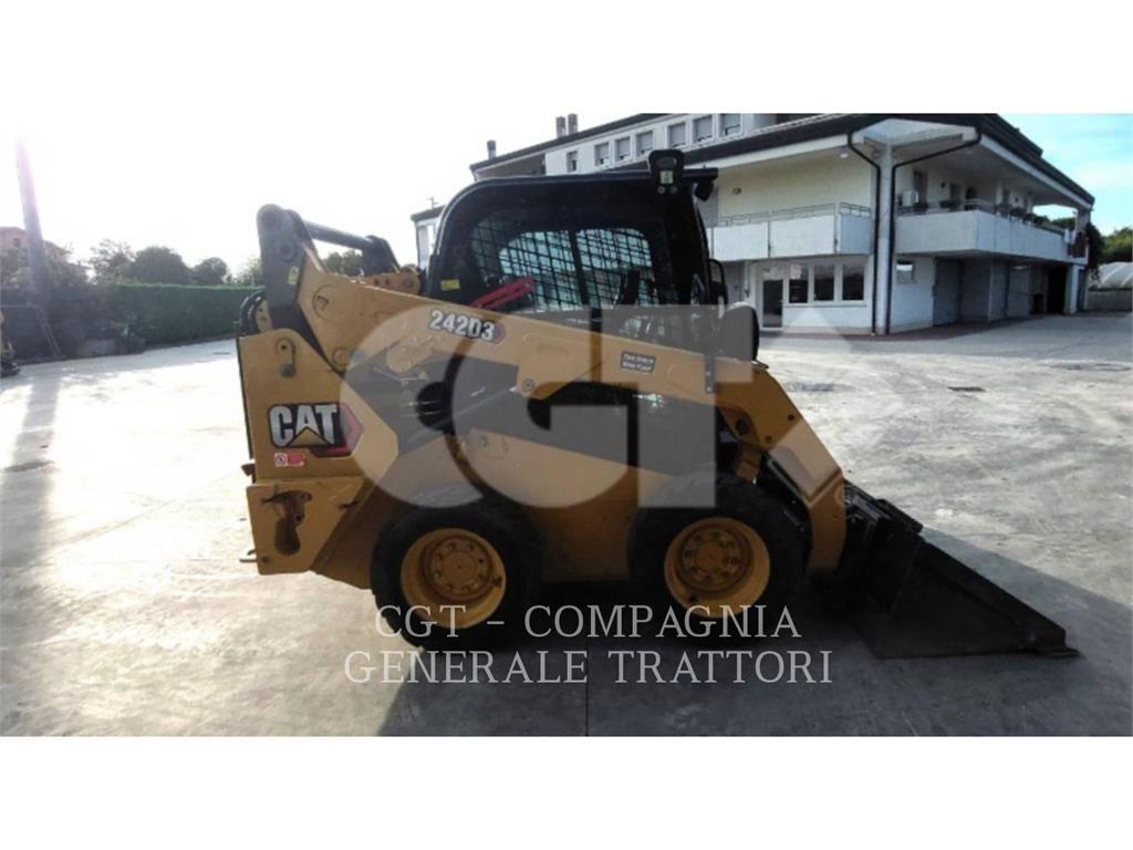 CAT 242D3 Skid steer loderler