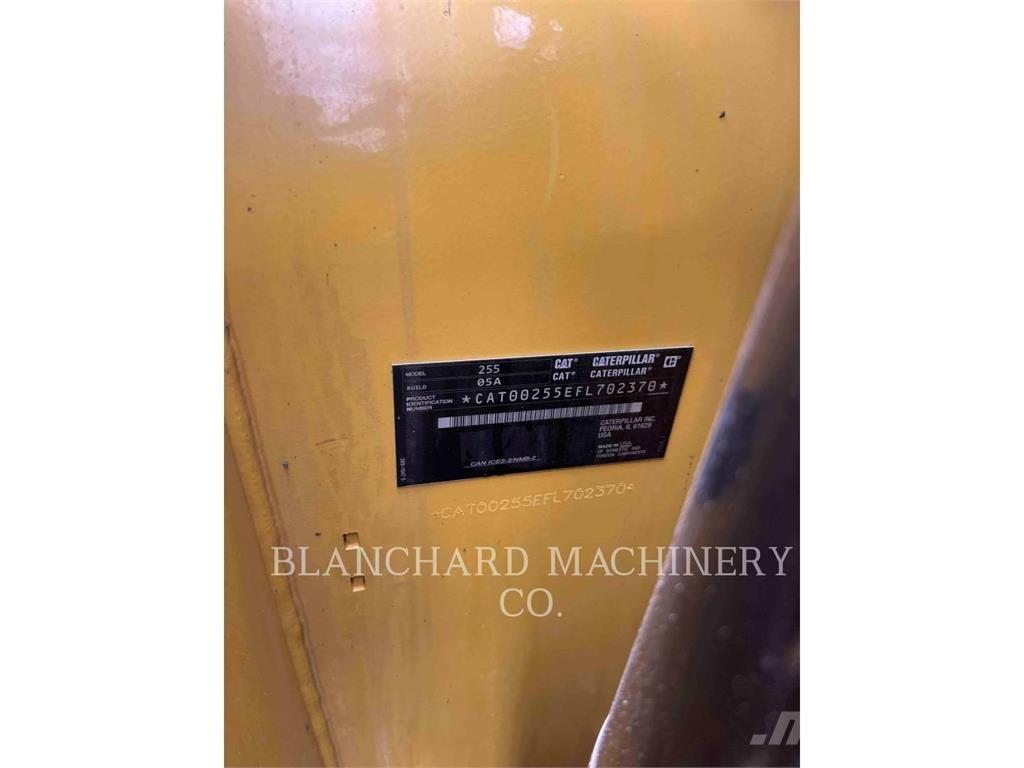 CAT 255 Paletli yükleyiciler