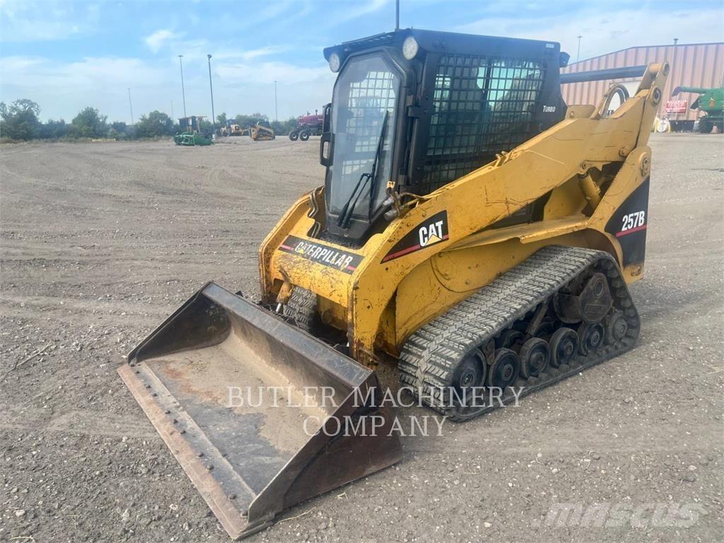 CAT 257B Paletli yükleyiciler
