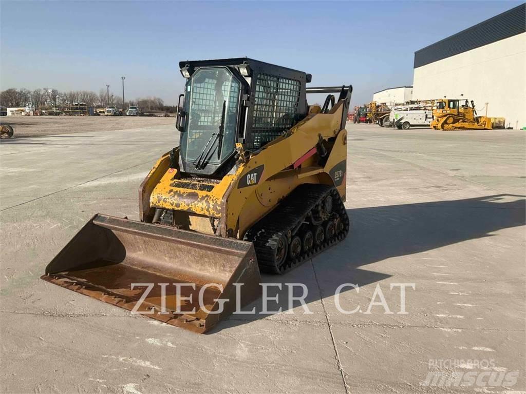 CAT 257B3 Paletli yükleyiciler