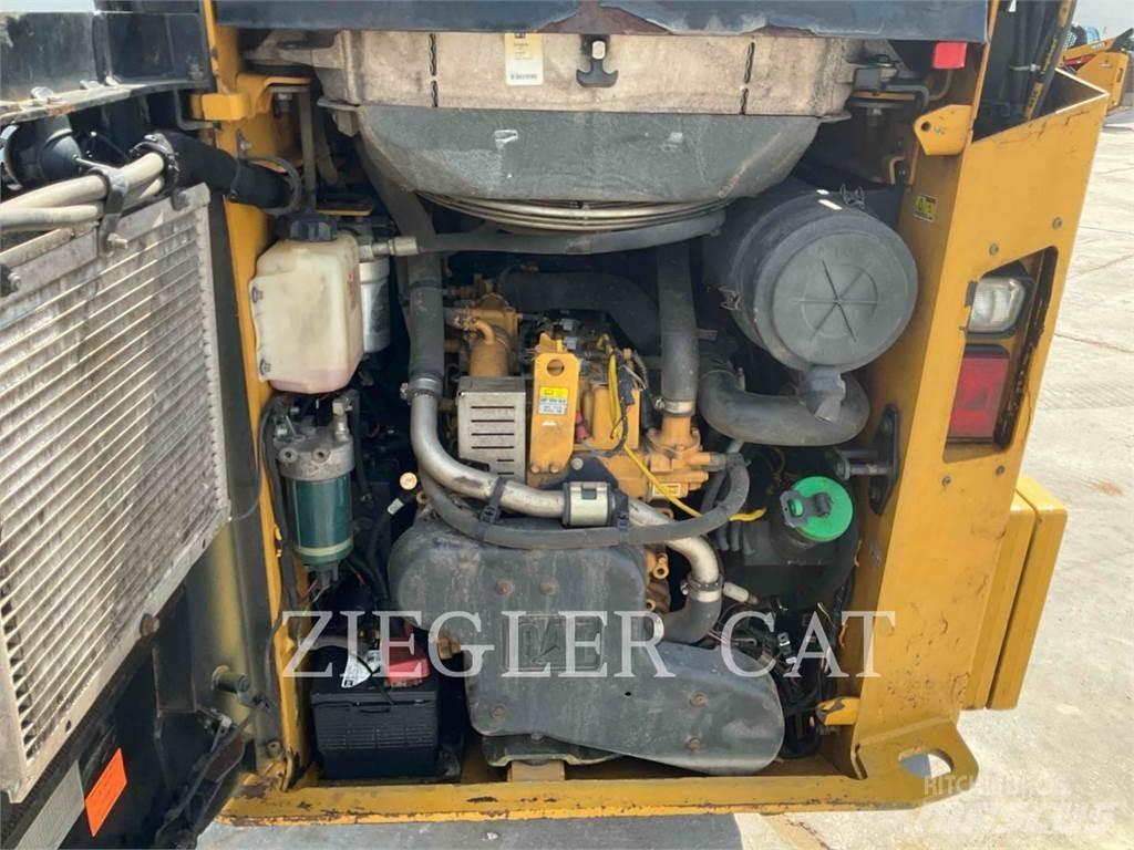 CAT 257D Paletli yükleyiciler