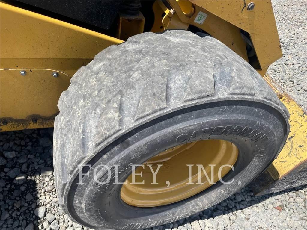 CAT 272D2XHP Skid steer loderler