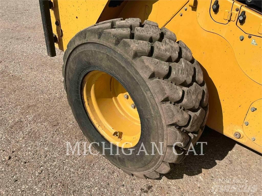 CAT 272D2XHP AQ Skid steer loderler