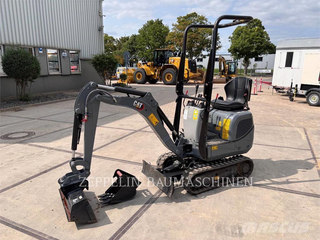 CAT 300.9D Paletli ekskavatörler