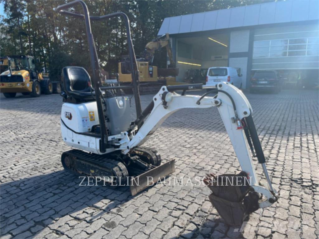 CAT 300.9D Paletli ekskavatörler