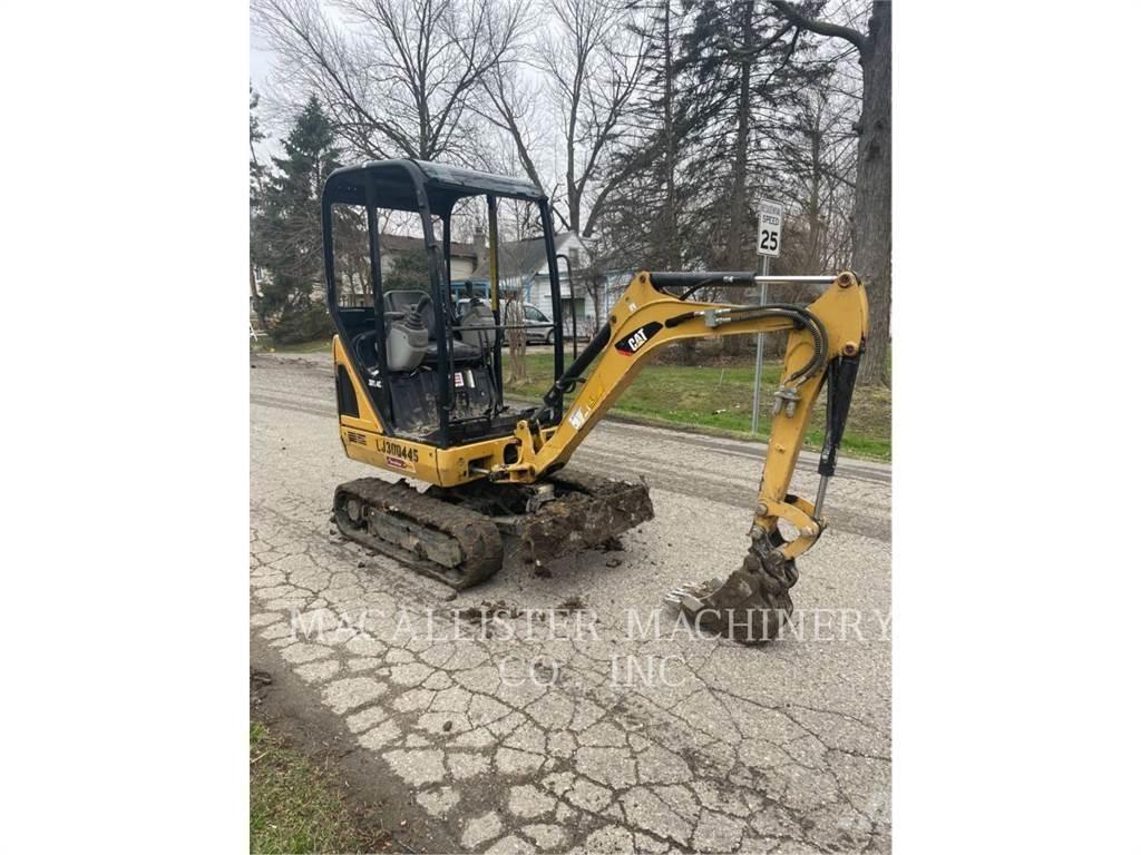 CAT 301.4C Paletli ekskavatörler