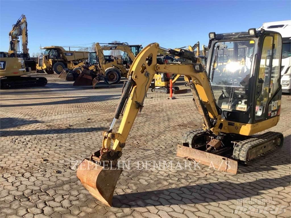 CAT 301.7D Paletli ekskavatörler