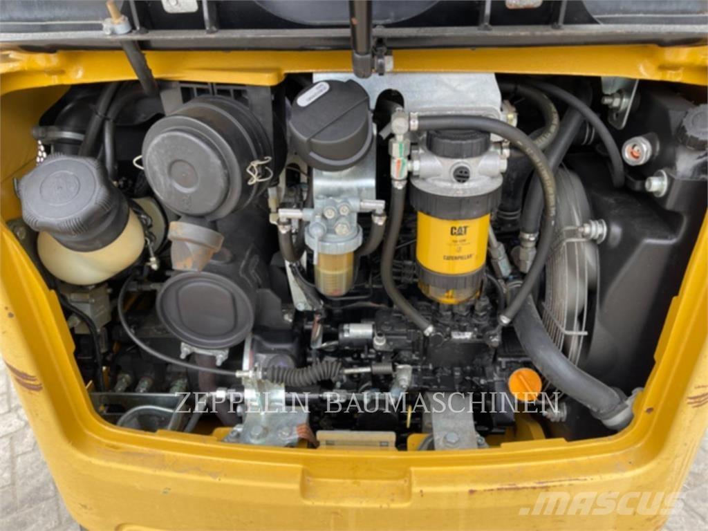 CAT 301.7D Paletli ekskavatörler