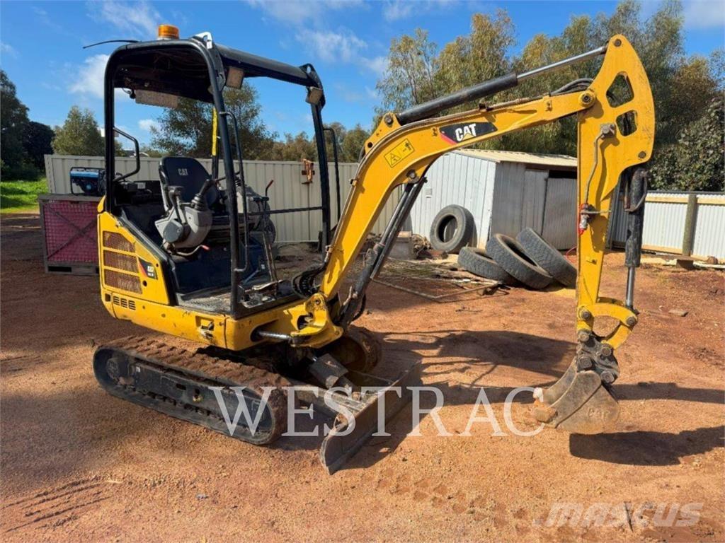 CAT 301.7D Paletli ekskavatörler