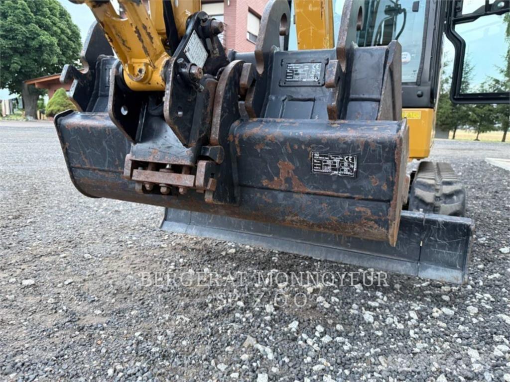 CAT 301.8 Paletli ekskavatörler