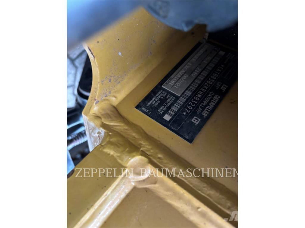 CAT 302-05A CR Paletli ekskavatörler