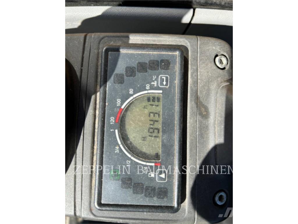 CAT 302.7D Paletli ekskavatörler