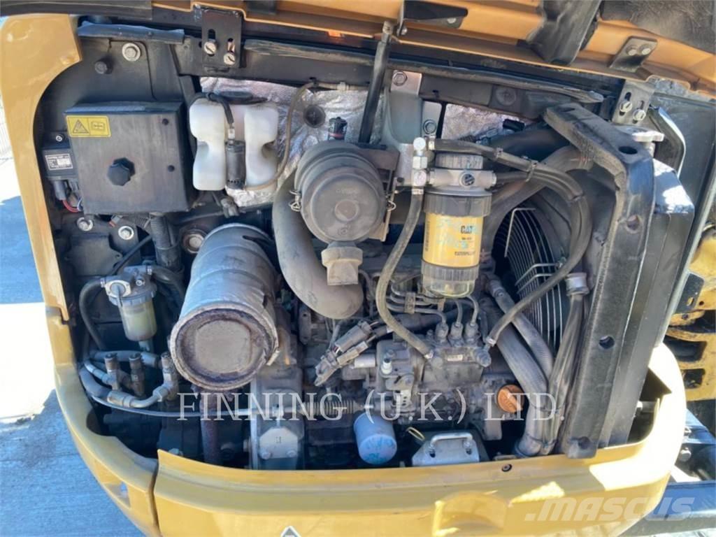 CAT 302.7D CAB Paletli ekskavatörler