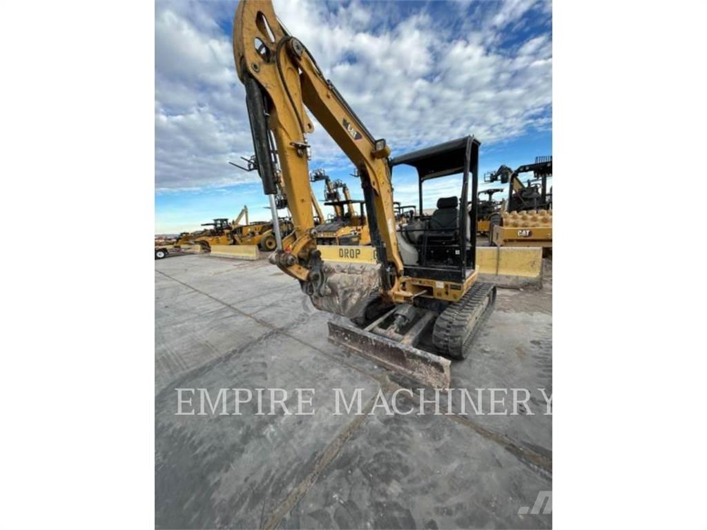 CAT 302.7D CR Paletli ekskavatörler