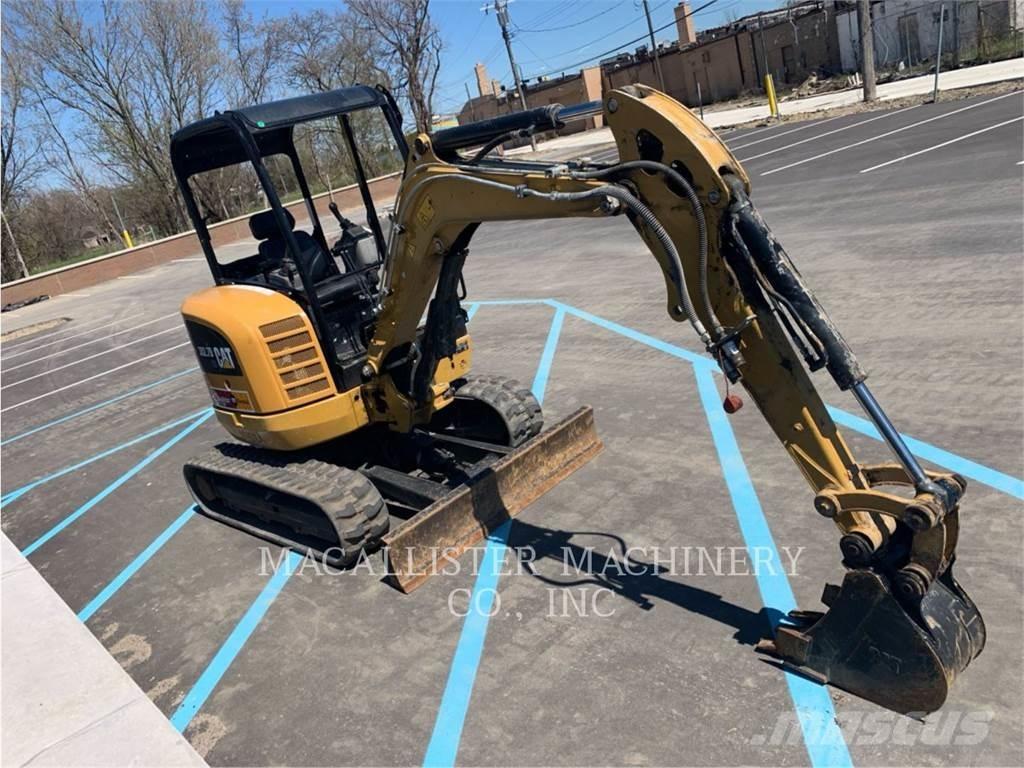 CAT 302.7DCR Paletli ekskavatörler