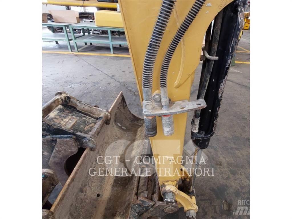 CAT 302.7DCR Paletli ekskavatörler