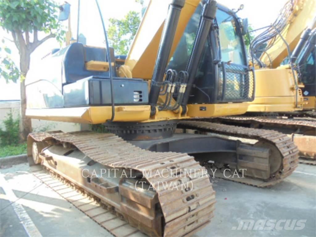 CAT 320D2 Paletli ekskavatörler
