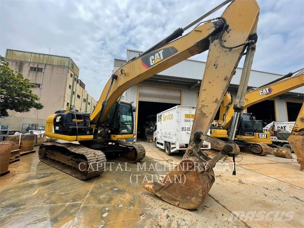 CAT 320D2 Paletli ekskavatörler