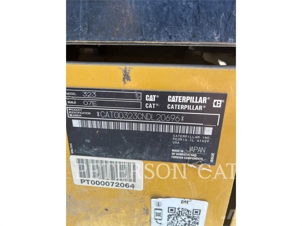 CAT 323 Paletli ekskavatörler