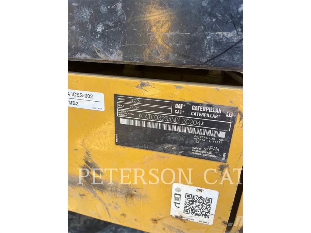 CAT 323 Paletli ekskavatörler