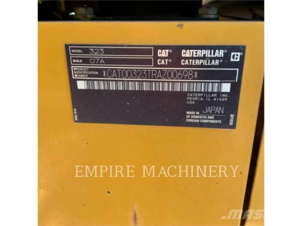 CAT 323-07 Paletli ekskavatörler