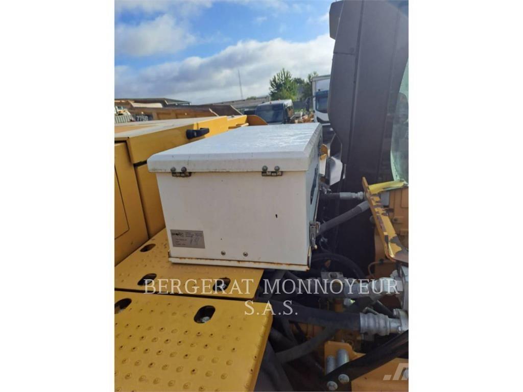 CAT 323-07 Paletli ekskavatörler