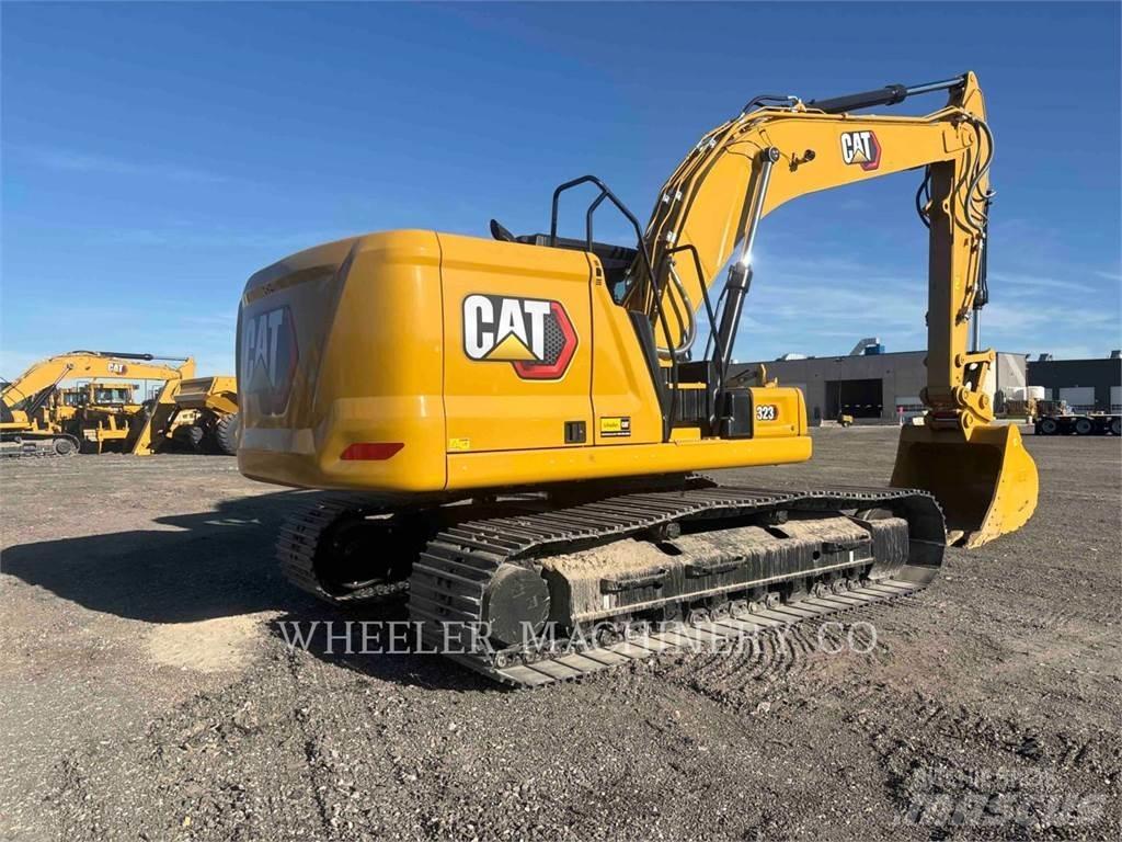 CAT 323 CF Paletli ekskavatörler