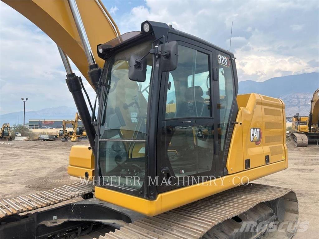 CAT 323 CF Paletli ekskavatörler