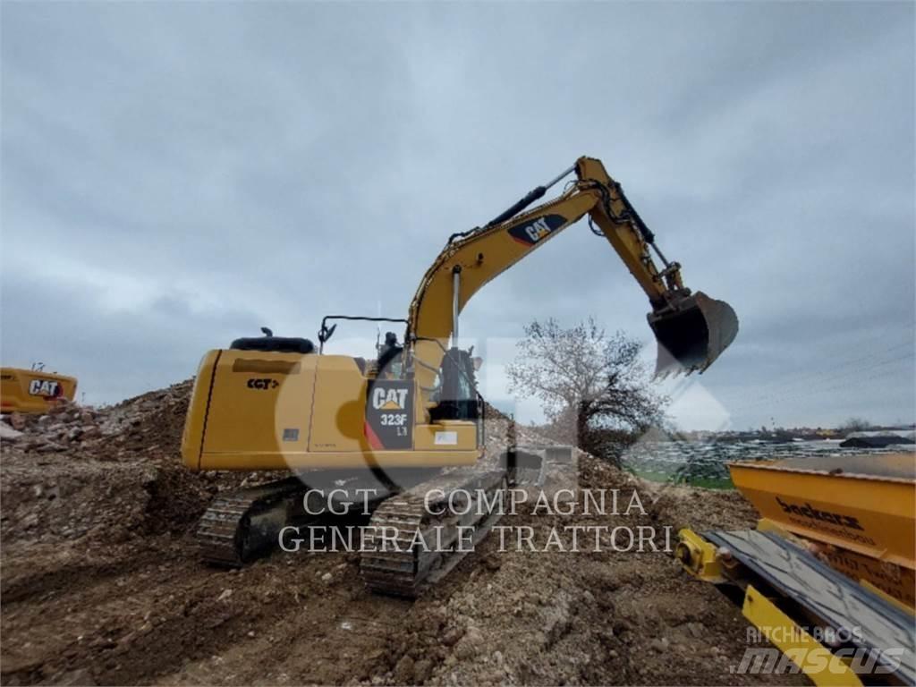 CAT 323F Paletli ekskavatörler