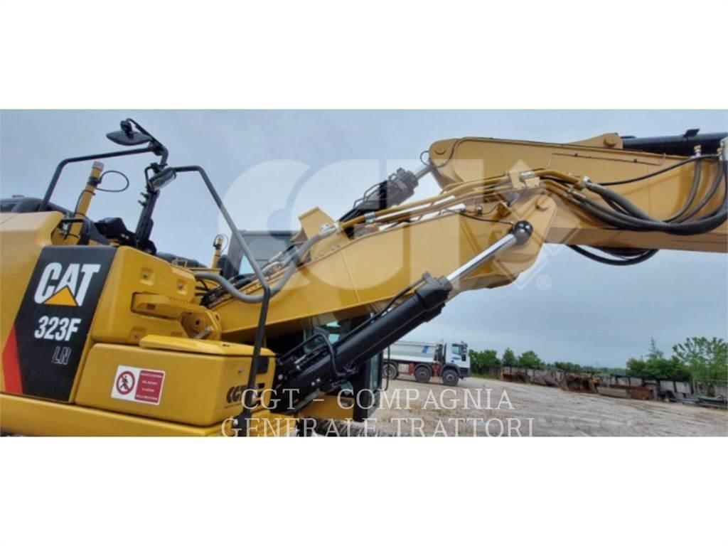 CAT 323F Paletli ekskavatörler