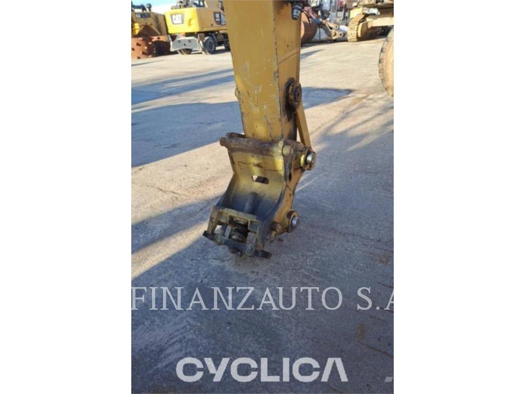 CAT 323F Paletli ekskavatörler