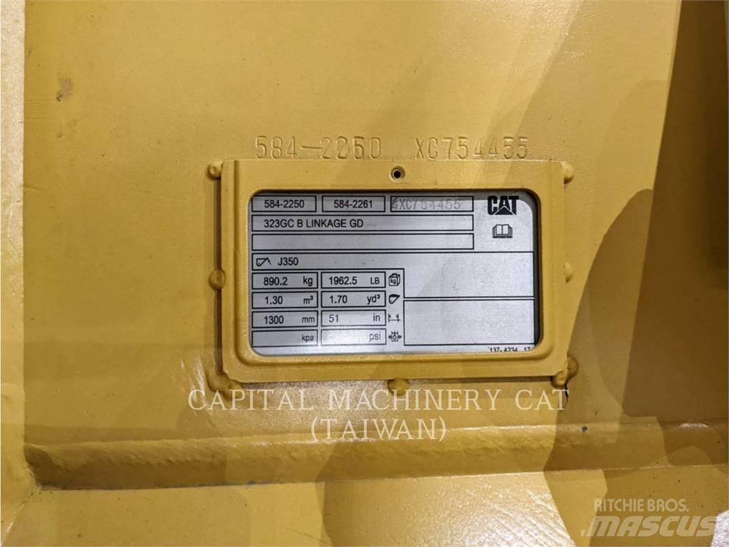 CAT 323GC Kovalar