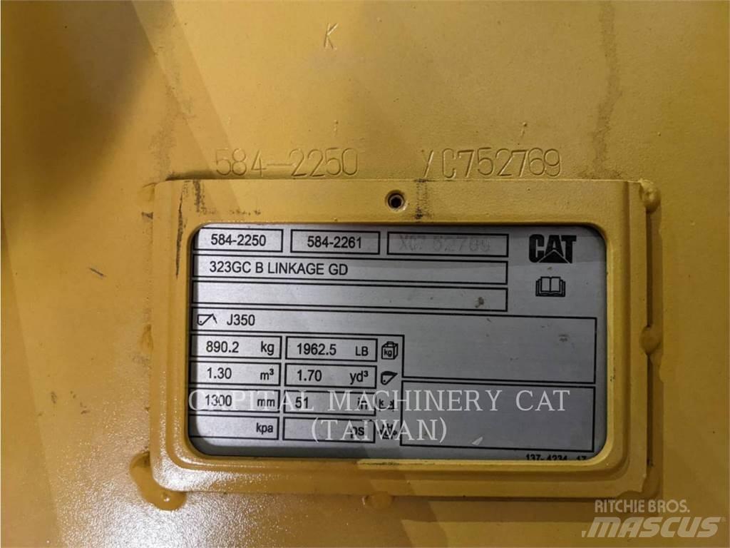 CAT 323GC Kovalar
