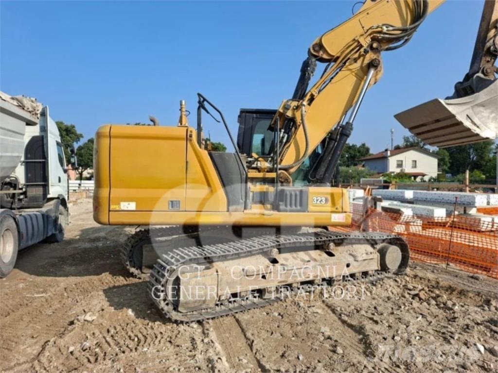 CAT 323LN Paletli ekskavatörler