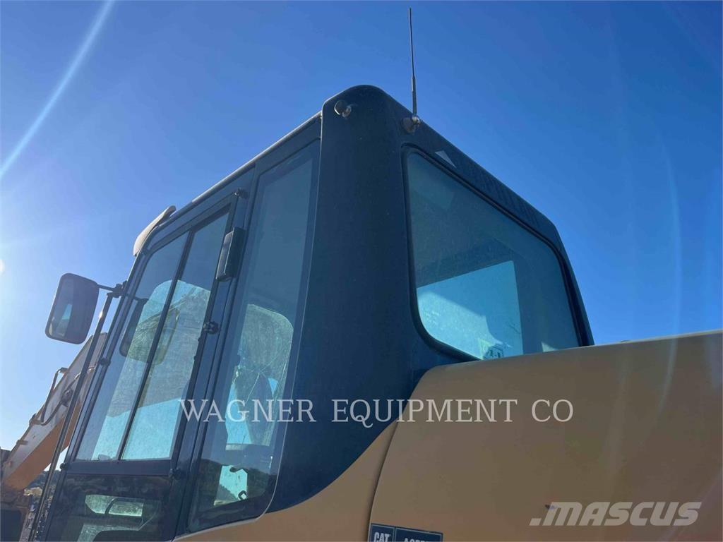 CAT 325DL Paletli ekskavatörler