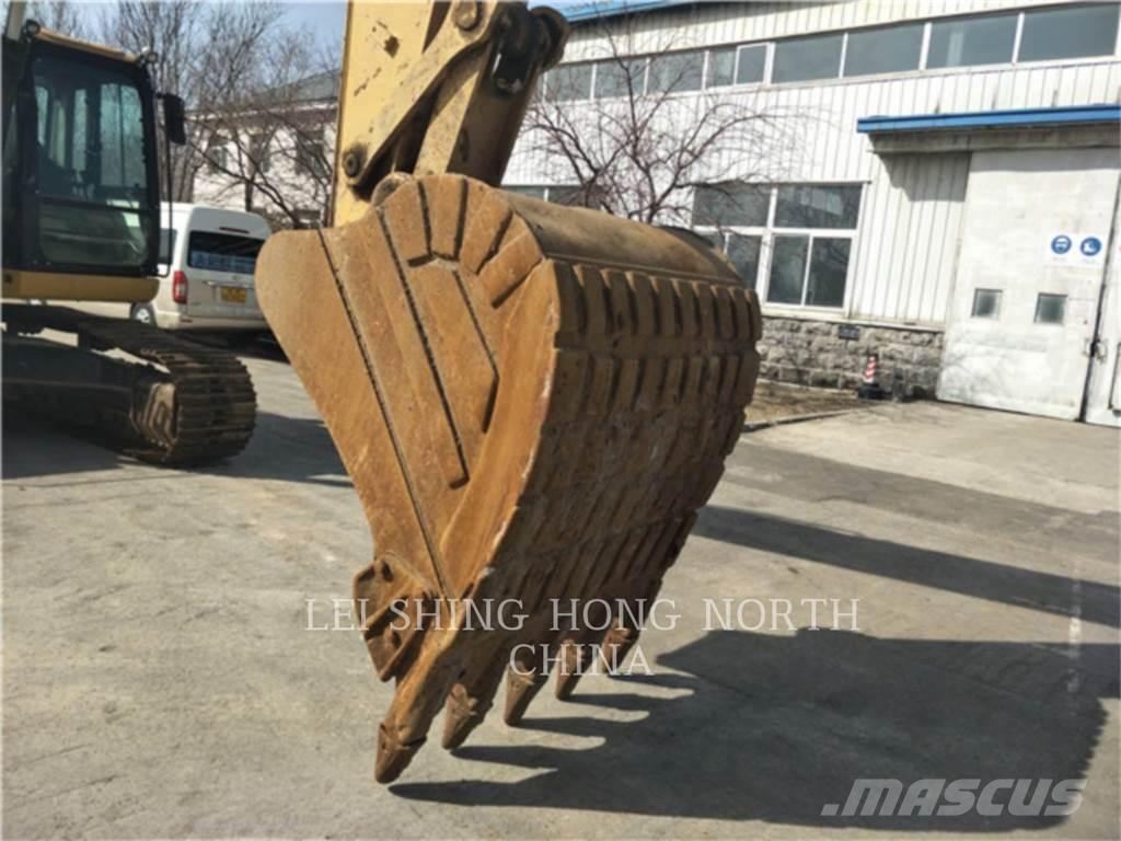 CAT 326D2L Paletli ekskavatörler