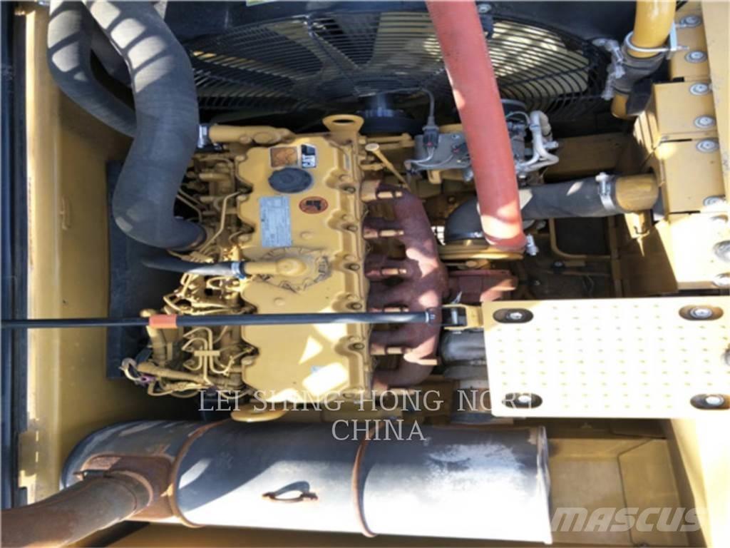 CAT 326D2L Paletli ekskavatörler