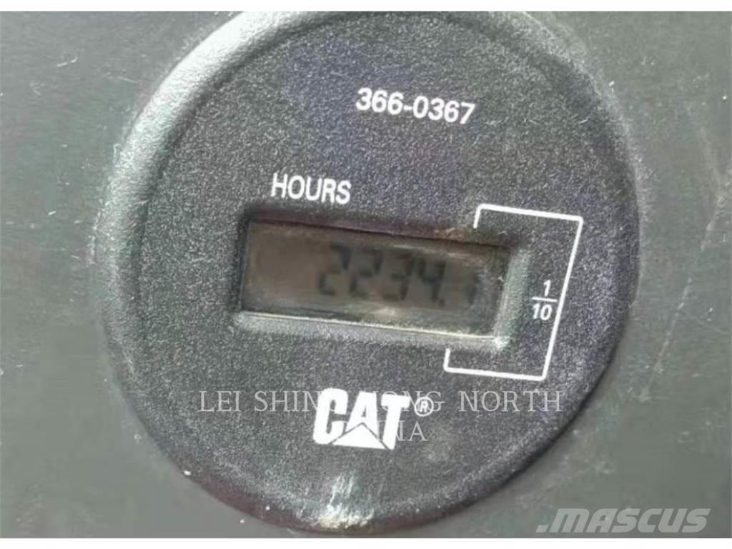CAT 330D2L Paletli ekskavatörler