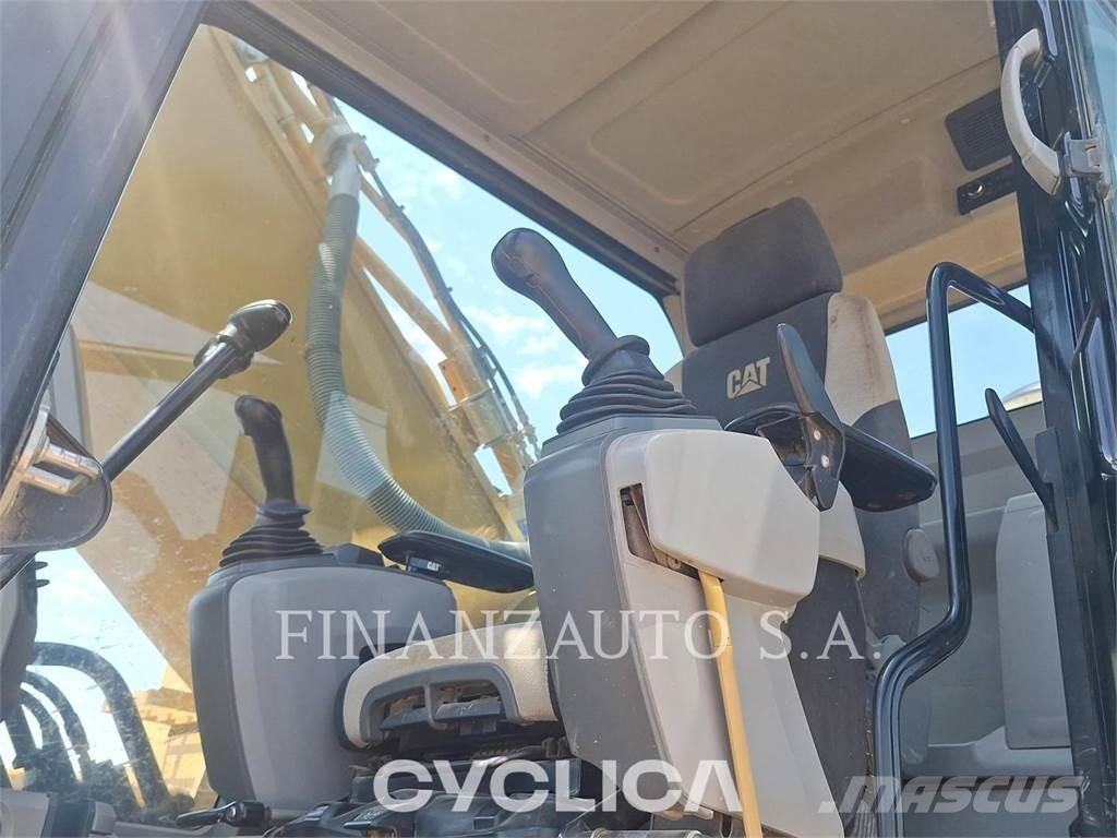 CAT 352FL Paletli ekskavatörler
