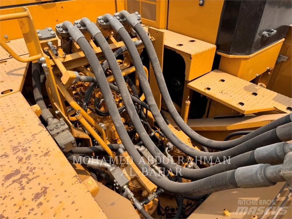 CAT 374 Paletli ekskavatörler
