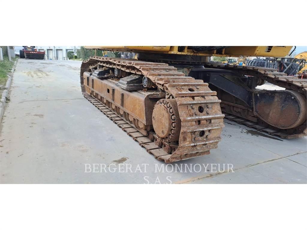 CAT 374D Paletli ekskavatörler